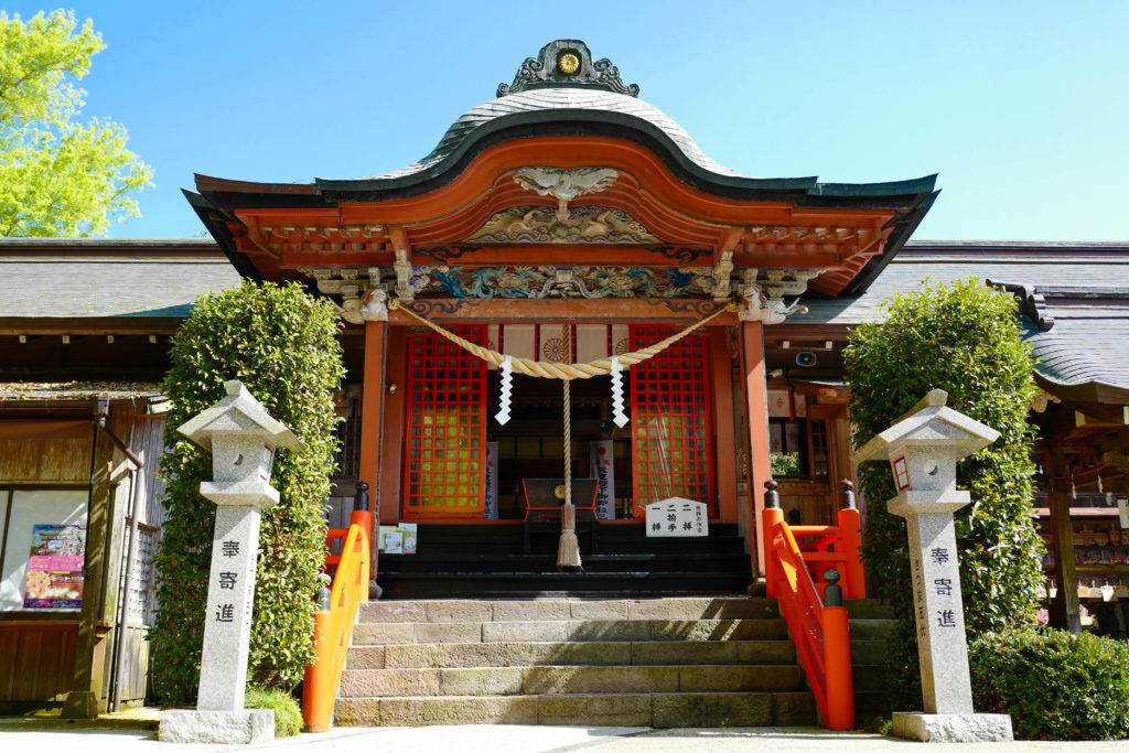 新田神社、拝殿©2019 仰木一弘 wih LeicaQ